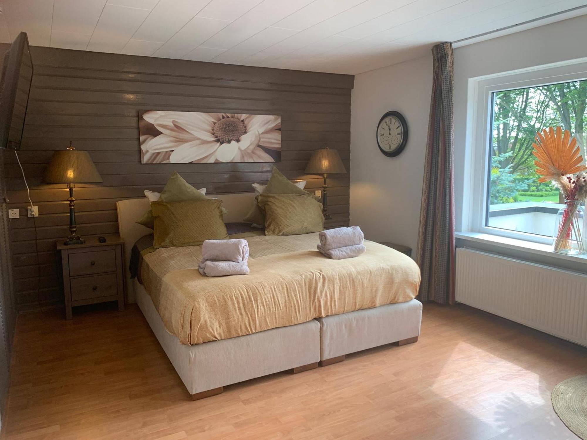 Comfortabele Familie Suite Met 2 Slk, Speelzolder, Balkon, Airco Den Ham エクステリア 写真